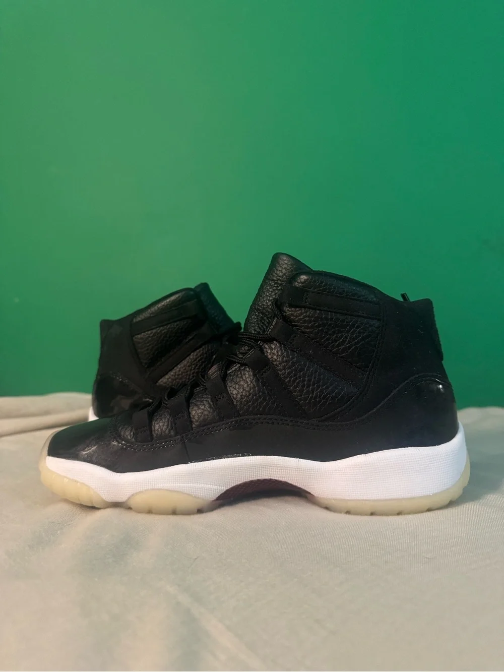 Jordan 11 72-10 size 6